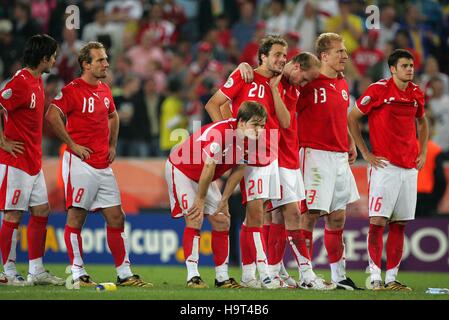 SWITZERLAND DURING PENALTIES SWITZERLAND V UKRAINE WORLD CUP COLOGNE GERMANY 26 June 2006 Stock Photo