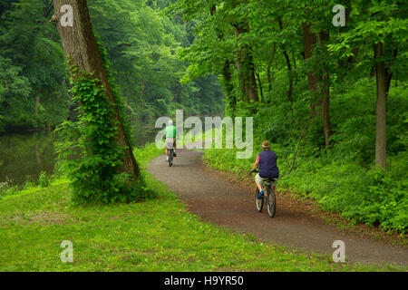 Biking on Delaware River Canal towpath, Delaware River Canal State Park, Washington Crossing Historic Park, Pennsylvania Stock Photo