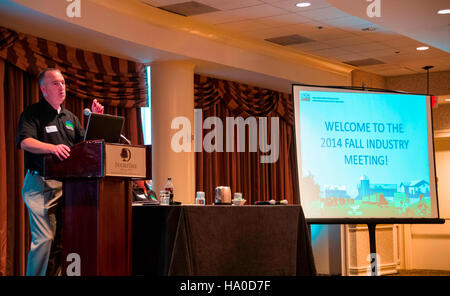 usdagov 15090440474 AMS Commodity Procurement Program Director Dave Tuckwiller opens the 2014 AMS Annual Industry Meeting Stock Photo