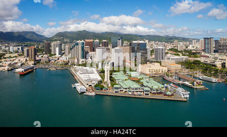 Aloha Tower, Honolulu Harbor, Oahu, Hawaii Stock Photo - Alamy