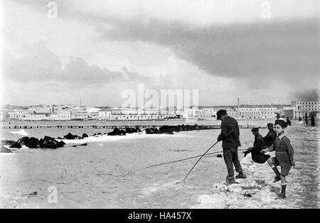 1920s children fishing hi-res stock photography and images - Alamy