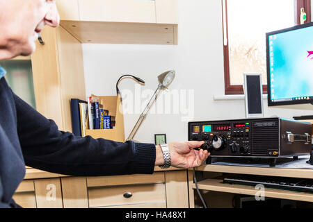 amateur radio enthusiast Radio ham man using Yaesu FRG 7000 High Frequency receiver UK England GB changing frequency Stock Photo