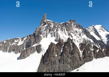 Valle d'Aosta Dente del Gigante mountain Mer de glaces glacier ice sky blue rocks Stock Photo