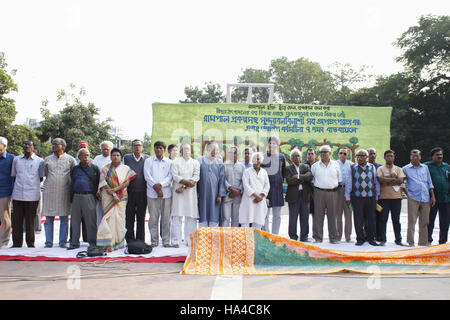 Dhaka, Bangladesh. 26th Nov, 2016. Bangladeshi activists gathered in a mass demonstration demanding the scrapping of the proposed Rampal power plant that is near to the world largest mangrove forest Sundarbans, November 26, 2016. Bangladesh has signed a deal with India to set up the 1,300-megawatt thermal power plant in Bagerhat's Rampal. Credit:  ZUMA Press, Inc./Alamy Live News Stock Photo