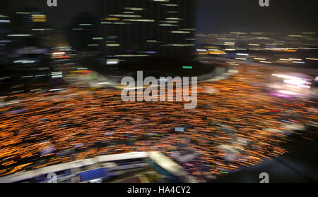 Seoul, South Korea. 27th Nov, 2016. Korean people hold a candlelight rally to call for President Park Geun-hye's resignation on Gwanghwamun street. Credit:  Min Won-Ki/ZUMA Wire/Alamy Live News Stock Photo