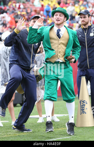 Los Angeles, California, USA. 26th Nov, 2016. The Notre Dame mascot celebrates with an Irish dance after a touchdown in the game between the Notre Dame Fighting Irish and the USC Trojans, The Coliseum in Los Angeles, CA. Peter Joneleit/ Zuma Wire Service Credit:  Peter Joneleit/ZUMA Wire/Alamy Live News Stock Photo