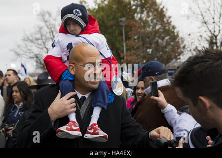 University Park, Pennsylvania, USA. 26th Nov, 2016. James Franklin enters the stadium before the game between Penn State Nittany Lions and Michigan State Spartans at Beaver Stadium. Credit:  Scott Taetsch/ZUMA Wire/Alamy Live News Stock Photo