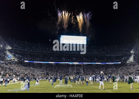 University Park, Pennsylvania, USA. 26th Nov, 2016. Penn State celebrates the win during the game between Penn State Nittany Lions and Michigan State Spartans at Beaver Stadium. Credit:  Scott Taetsch/ZUMA Wire/Alamy Live News Stock Photo