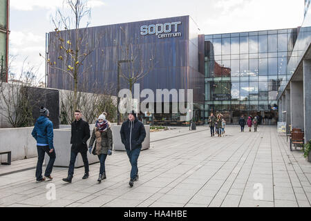 Sopot, Poland 27 November 2016 Cold day in Sopot. People walking in winter clothes outside the Sopot railway station are seen. Meteorologists predict high snow fall in nex few hours. Credit:  Michal Fludra/Alamy Live News Stock Photo