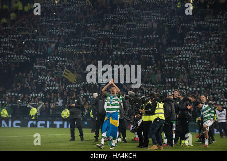 Aberdeen v Celtic, Betrfred League Cup Final, Glasgow, UK. 27th Nov, 2016.  Mikael Lustig happy as fans celebrate famous win Credit:  Tony Clerkson/Alamy Live News Stock Photo