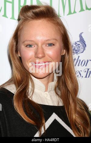 Los Angeles, CA, USA. 27th Nov, 2016. Marci Miller in attendance for The 85th Annual Hollywood Christmas Parade, Hollywood Boulevard, Los Angeles, CA November 27, 2016. Credit:  Priscilla Grant/Everett Collection/Alamy Live News Stock Photo