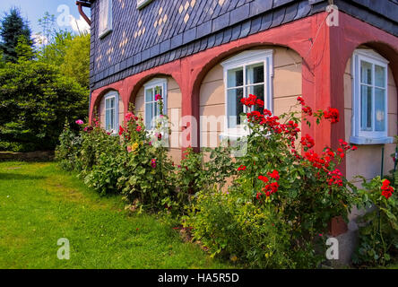 typisches Umgebindehaus in der Oberlausitz, Sachsen - half-timbered house in Upper Lusatia, Germany Stock Photo