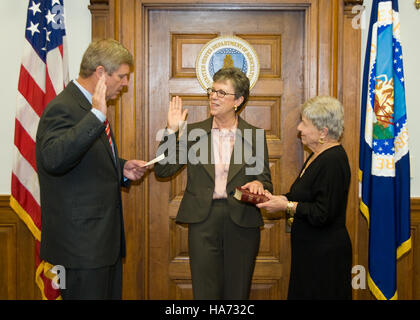 Secretary Of Agriculture Tom Vilsack (r) And Secretary Of Education 