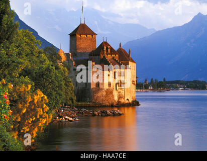 Chateau du Chillon, Lake Geneva, Veytaux, Montreux, Vaud, Switzerland Stock Photo