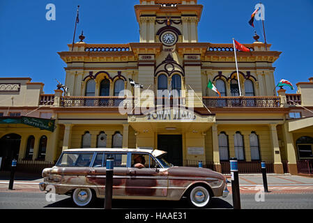 classic car passes in front of the historic Glen Innes town hall in the main atreet, grey street, of glen innes Stock Photo