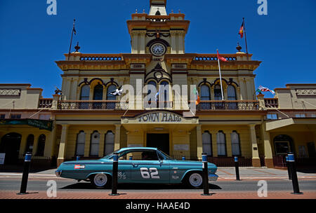 classic car passes in front of the historic Glen Innes town hall in the main atreet, grey street, of glen innes Stock Photo