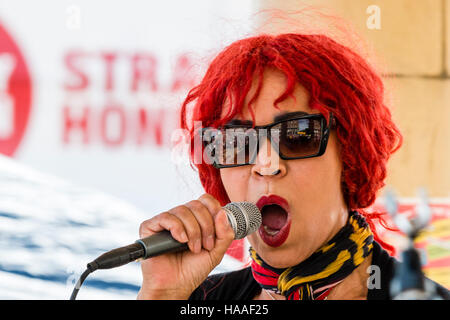 England, Ramsgate. Jeremy Corbyn rally. Woman singer with orange hair and wearing sunglasses, singing and holding microphone. Close-up. Stock Photo