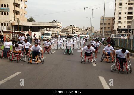 Gaza City, Gaza Strip, Palestinian Territory. 29th Nov, 2016. Palestinian men on wheelchairs to compete in a marathon organized for the Palestinians who have been wounded as a result of wars, in the November 29, 2016 in Gaza City. Tens of thousands of Gaza residents are learning to cope with disability or lost parties after the three wars between the Palestinian militants in the territories and Israel since 2008 Credit:  Ashraf Amra/APA Images/ZUMA Wire/Alamy Live News Stock Photo