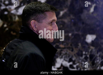 New York, USA. 29th Nov, 2016. New York, New York, USA 29th Nov, 2016 Retired United States Army lieutenant general Michael T. Flynn walks through the lobby of Trump Tower on November 29, 2016 in New York City. Credit: John Angelillo/Pool via CNP /MediaPunch Credit:  MediaPunch Inc/Alamy Live News Stock Photo