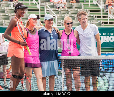 Delray Beach, Florida, USA. 19th Nov, 2016. Left to right, LISA LESLIE, American former pro basketball player, a three-time WNBA MVP and four-time Olympic gold medal winner, RENNAE STUBBS, retired Australian tennis pro and winner of four Grand Slam doubles titles, umpire comedian JON LOVITZ, MAEVE QUINLAN, actress and former tennis pro and TIMOTHY OLYPHANT, American actor and producer before their doubles match at the 2016 Chris Evert/Raymond James Pro-Celebrity Tennis Classic at Delray Beach Stadium & Tennis Center. Chris Evert Charities has raised more than $22 million in an o Stock Photo