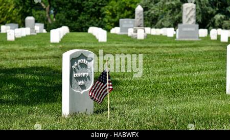 Isolated gravestone with American flag at Arlington National Cemetery, Virginia, USA, on Memorial Day weekend. Stock Photo