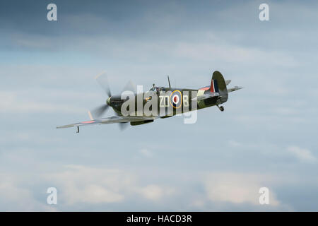 Supermarine Spitfire IX registration MH434 flying on May 18th 2008 at Duxford, Cambridgeshire, UK Stock Photo