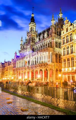 Brussels, Belgium. Wide angle night scene of the Grand Place and Maison du Roi, Europe historic square must-see sight  Bruxelles Stock Photo