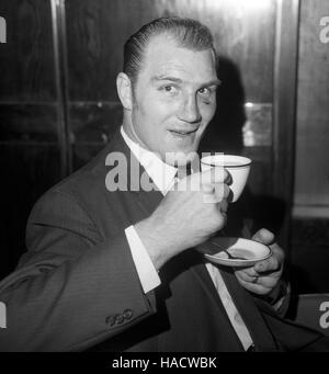 Jack Bodell, the farmer from Swadlincote, Derbyshire, who won the British, European and Commonwealth heavyweight title from Joe Bugner, enjoys breakfast and a drink of tea at the Cumberland Hotel in London. Stock Photo
