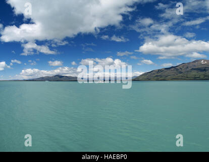 Patagonia, Argentina, lake cruise: the crystal clear water of Lake Argentino, the biggest freshwater lake in Argentina, in Los Glaciares National Park Stock Photo
