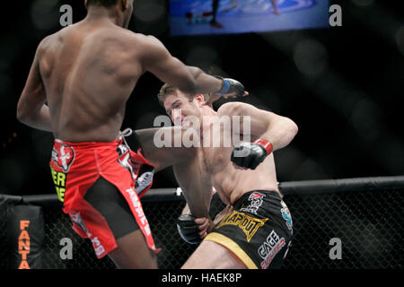 Jon Jones, Left, Fights Stephan Bonnar At UFC 94 At The MGM Grand Arena ...