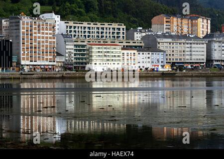 View of Viveiro village and Viveiro stuary and dwelling houses. Lugo, Galicia, Spain. One of the stops of the Transcantabrico Gran Lujo luxury train. Stock Photo