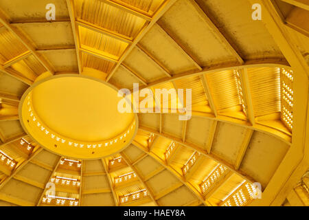 psar thmei old art deco style central market interior dome roof detail cooling vents in phnom penh  cambodia Stock Photo