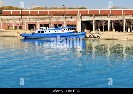 A lone ship is tied up in a Lake Michigan inlet channel across from Chicago's Navy Pier. Chicago, Illinois, USA. Stock Photo