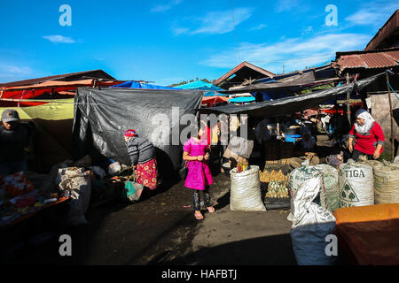 A child shopping at a roadside traditional market in Kersik Tuo village in Kayu Aro, Kerinci, Jambi, Indonesia. Stock Photo