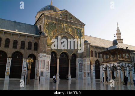 Golden mosaics on the facade of the prayer hall of the Umayyad Mosque in the Old Town of Damascus, Syria. Stock Photo