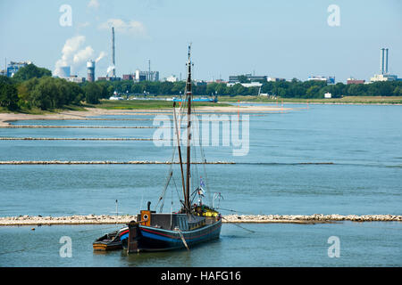 Deutschland, Monheim am Rhein, Blick nach Leverkusen Stock Photo