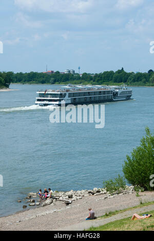 Deutschland, Nordrhein-Westfalen, bei Düsseldorf, Rheinabschnitt bei der Urdenbacher Kämpe. Strand an der Mündung des Urdenbacher Altrhein. Stock Photo