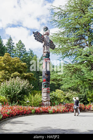 Totem pole in Butchart Gardens Brentwood Bay, British Columbia, Canada, located near Victoria on Vancouver Island Stock Photo