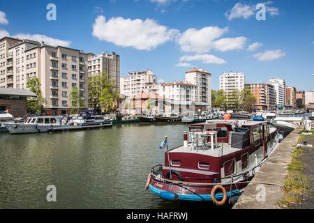 THE CANAL DU MIDI, FLOWING ALONG HISTORY, LANGUEDOC ROUSSILLON MIDI PYRENEES Stock Photo