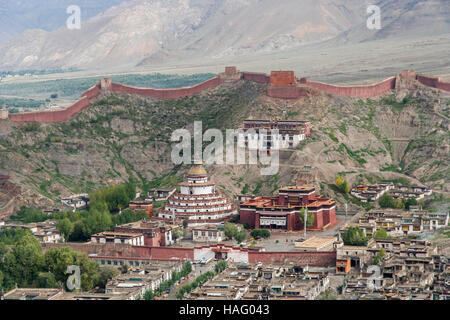 The Buddhist Kumbum chorten, Palkhor Monastery and the aerial view of the walled Gyantse town in the Tibet Stock Photo