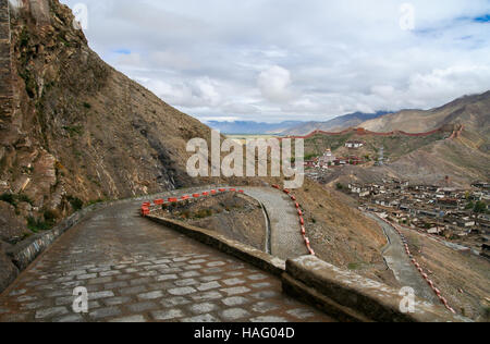 Winding road to the monastery in Gyantse town, in the Tibet Autonomous Region of China. Stock Photo
