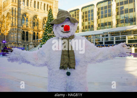London, UK. 30th Nov, 2016. On the coldest week of the year, The Snowman takes to the ice at the Natural History Museum Ice Rink. The show is currently on at the Peacock Theatre on 30th November 2016, London, UK. Credit:  See Li/Alamy Live News Stock Photo