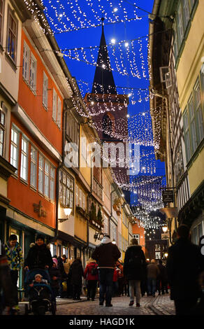 Erfurt, Germany. 30th Nov, 2016. The Kraemerbruecke bridge is decorated in a festive manner in Erfurt, Germany, 30 November 2016. The Kraemerbruecke bridge is the longest bridge in Europe which is thoroughly built and lived on. It is one of Erfurts best sights and a popular place especially during Christmas time. © dpa/Alamy Live News Stock Photo