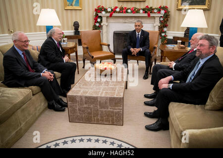 Washington, DC, USA. 30th Nov, 2016. U.S. President Barack Obama, center, speaks as he meets with the 2016 American Nobel Prize laureates including Oliver Hart, professor at Harvard University and winner of the 2016 Sveriges Riksbank Prize in economic sciences in memory of Alfred Nobel, from left, F. Duncan Haldane, professor at Princeton University and laureate of the 2016 Nobel Prize in physics, J. Fraser Stoddart, professor at Northwestern University and laureate of the 2016 Nobel Prize in chemistry, and J. Michael Kosterlitz, professor at Brown University and laureate of the 2016 Nobel Pri Stock Photo