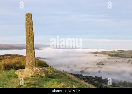 The Long Stone, Barcombe Hill, overlooking Vindolanda Roman fort, ,with low-lying mist clinging to the South Tyne valley beyond Stock Photo