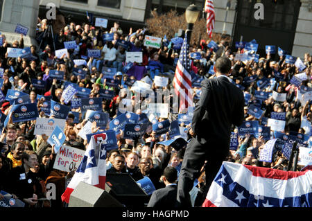 Democratic presidential hopeful Sen. Barack Obama speaks at a rally in Rodney Square February 3, 2008 in Wilmington, Delaware. Stock Photo