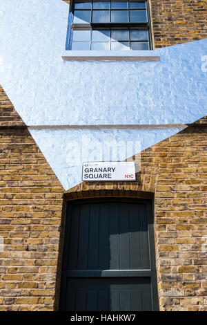 Street sign in Granary Square, with the new N1C postcode, above it part of a large artwork by Central-St. Martin's students, King's Cross, London, UK Stock Photo