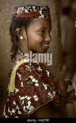 Mali, West Africa - January 25, 1992: Dogon village and typical mud buildings with  barns for cereals and Peul Fulani popolations, portrait of woman Stock Photo