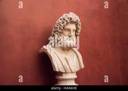 Аntique bust of man with a red background,  Uffizi Gallery, art museum, Florence, capital of Tuscany region, Italy Stock Photo