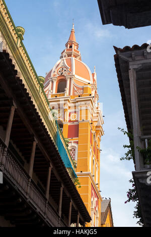 Looking up at the colorful tower of the cathedral in the colonial city center of Cartagena, Colombia Stock Photo